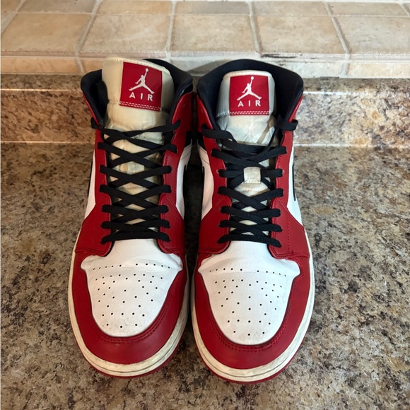 Jordan 1 Mid Chicago toe - Picture 4 of 5